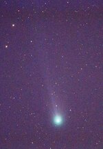 ７０年ぶりに太陽系内部に回帰しているポン・ブルックス彗星＝多賀利寛さんが１０日午後７時２６分、鳥取市河原町小倉で撮影