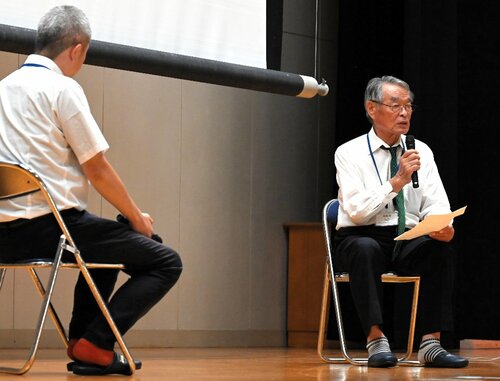 京子さんとの再会を願う強い思いを語る孟さん（右）