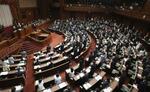 　改正地方自治法が可決、成立した参院本会議＝６月