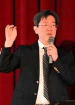 住んでよし、訪れてよしの観光まちづくりについて力説する山口教授＝１０日、北栄町大栄農村環境改善センター