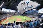 　プロ野球日本ハムの今季ホーム最終戦が行われた「エスコンフィールド北海道」＝２８日夜、北海道北広島市