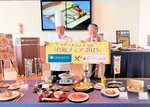 鳥取フェアをＰＲする芳村総料理長（左）と平井知事