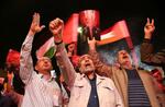 　イランの首都テヘランでハマス支持を示すために集まった人たち＝７日（ゲッティ＝共同）