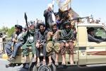 　アフガニスタンで権力を固めたイスラム主義組織タリバンのメンバーら＝１５日、カブール（ＡＰ＝共同）