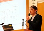 研究成果を発表する学生＝１０日、倉吉市の県立農業大学校