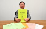 漢点字の普及に取り組む高垣さん。「賛同の輪を広げ、志を次の指導者につなぎたい」と話す＝鳥取市内