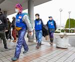 　石川県七尾市に到着したボランティア＝２７日午前（画像の一部を加工しています）