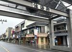 　４月に邦人男性への切り付け事件が起きた日本料理店が並ぶ通り＝２６日、中国江蘇省蘇州（共同）
