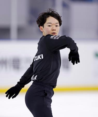 　世界選手権に向け練習するフィギュアスケート男子の鍵山優真＝オーヴィジョンアイスアリーナ福岡