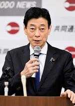 　共同通信加盟社論説研究会で講演する西村経産相＝８日午後、東京・東新橋