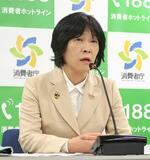 　記者会見する消費者庁の新井ゆたか長官＝１１日午後、東京都千代田区