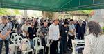 　２０２４年７月、フィリピン・ダバオで開かれた追悼式で黙とうする参列者（沖縄ツーリスト提供、共同）