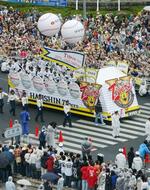 　２００５年、プロ野球セ・リーグで優勝した阪神のパレード＝大阪・御堂筋