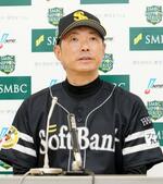 　記者会見するソフトバンク・小久保監督＝２５日、横浜（代表撮影）