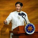 　施政方針演説を行うフィリピンのマルコス大統領＝２２日、マニラ（共同）
