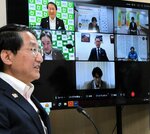 文科省、日本スポーツ協会への要望を満場一致で承認した７県の知事ら＝７日、鳥取県庁