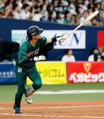 　７回オリックス無死、中川圭が左越えに本塁打を放つ＝京セラドーム
