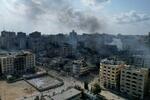　イスラエル軍の空爆で破壊された建物＝１０日、パレスチナ自治区ガザ市（ロイター＝共同）
