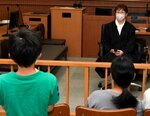 児童から質問を受ける裁判官（奥）