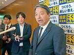 　千葉市で記者団の取材に応じる国民民主党の榛葉幹事長＝２４日午後