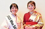 グランプリの伊吹さん（左）と準グランプリの松浦さん＝８日、倉吉市駄経寺町２丁目の鳥取県立美術館