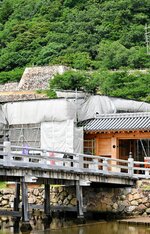 復元整備が進む鳥取城跡。後方の石垣の上に二の丸三階櫓が復元される予定＝鳥取市東町２丁目