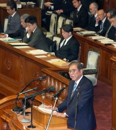 　衆院本会議で所信表明演説をする石破首相＝２９日午後