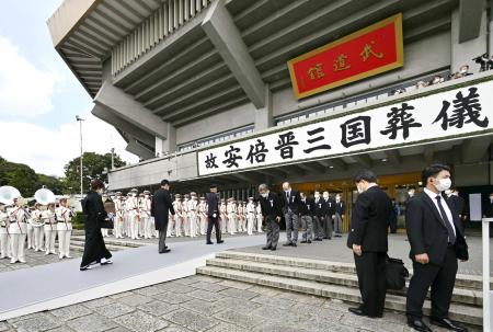 　政府が主催し、日本武道館で開催された安倍元首相の国葬＝２０２２年９月、東京都千代田区