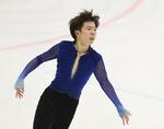 　フィギュアスケートの男子フリーで演技する佐藤駿＝小瀬スポーツ公園アイスアリーナ