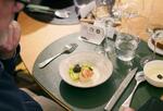 　パリで開かれた日本の水産物をＰＲするイベントで振る舞われたホタテの料理＝１月（共同）
