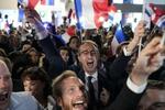 　ＥＵ欧州議会選の結果に歓喜するフランスの極右政党、国民連合（ＲＮ）の支持者＝６月、パリ（ＡＰ＝共同）