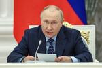 　ロシア・モスクワのクレムリンで会合に出席するプーチン大統領＝１７日（タス＝共同）
