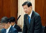 　参院環境委で答弁する伊藤環境相＝２３日午前