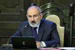 　閣議に出席するアルメニアのパシニャン首相＝２２日、首都エレバン（ＡＰ＝共同）