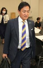 　記者会見に臨む国民民主党の玉木代表＝２９日午前、国会