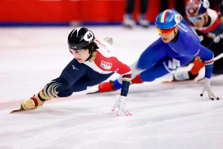 　男子１５００メートル決勝　２位に入った林康生（左）＝ミラノ（共同）