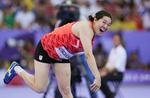 　女子やり投げ決勝　北口榛花の１投目＝パリ郊外（共同）