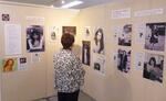 　熊本日日新聞社の新聞博物館で開かれている八代亜紀さんの追悼展＝１９日、熊本市