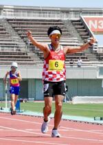 　男子５０００メートル競歩　１８分１６秒９７の日本新で優勝した浜西諒＝熊谷スポーツ文化公園陸上競技場