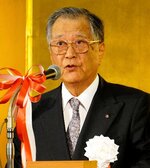 式典で先人への感謝を述べる谷口会長