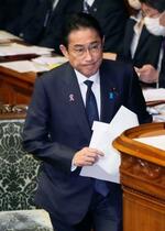 　衆院本会議で答弁に臨む岸田首相＝２０日午後