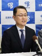 　立憲民主党岩手県連が参院岩手選挙区補欠選挙への擁立を決めた木戸口英司氏＝７日午後、盛岡市