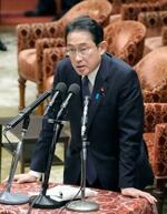 　衆院予算委で答弁する岸田首相＝８日午前