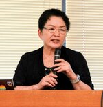 安定ヨウ素剤の準備の大切さを説く牛山さん＝１４日、米子市両三柳の新日本海新聞社西部本社