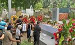 　２０２４年、フィリピン・ダバオの日本人墓地で開かれた追悼式（沖縄ツーリスト提供、共同）