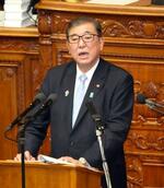 　衆院本会議で答弁する石破首相＝２８日午後