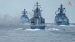 　７月にロシア国防省が公開した、黒海で訓練中の黒海艦隊の艦艇（ＡＰ＝共同）