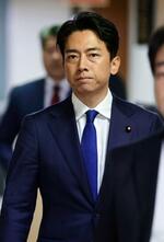 　自民党の選対本部会議を終えた小泉選対委員長＝９日午前、東京・永田町の党本部