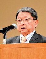 混迷の時代を説く片山善博氏＝５日、鳥取市のとりぎん文化会館