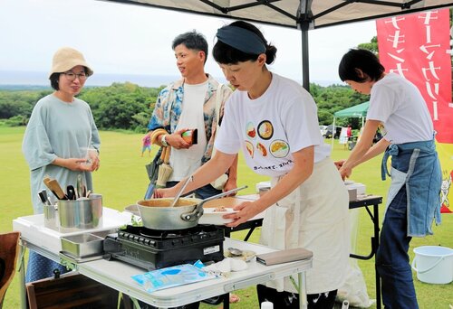 カレーをテーマとした食のイベント「大山食べるファーマーズマーケット」